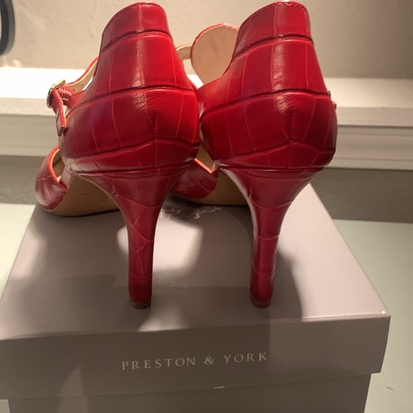 PRESTON AND YORK RED CROC PUMPS - Picture 5 of 5